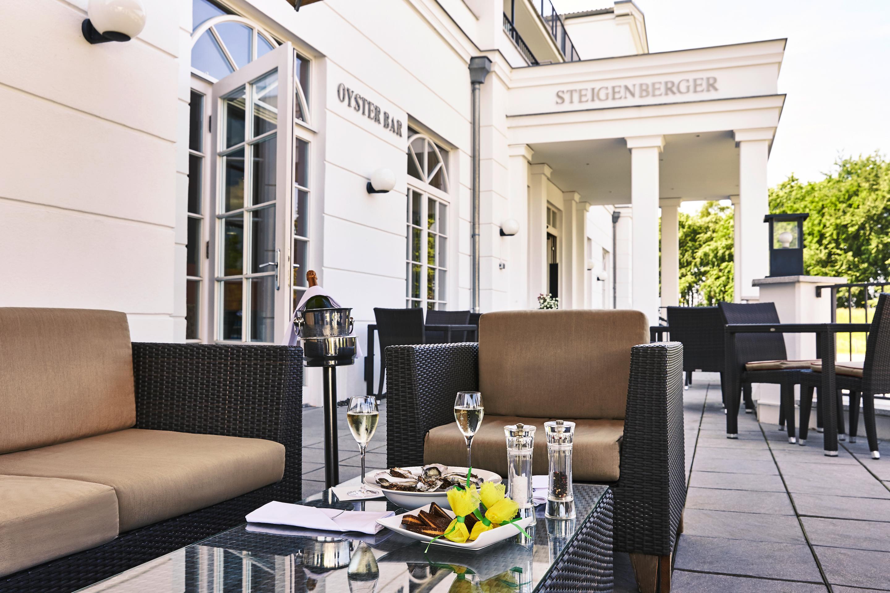 Strandhotel Zingst Eksteriør bilde The hotel's terrace