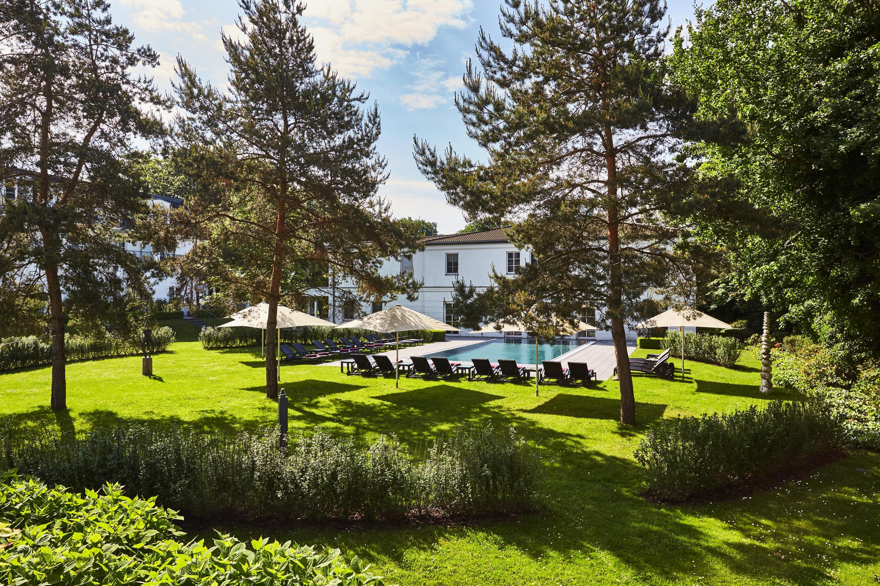 Strandhotel Zingst Eksteriør bilde The garden of the hotel