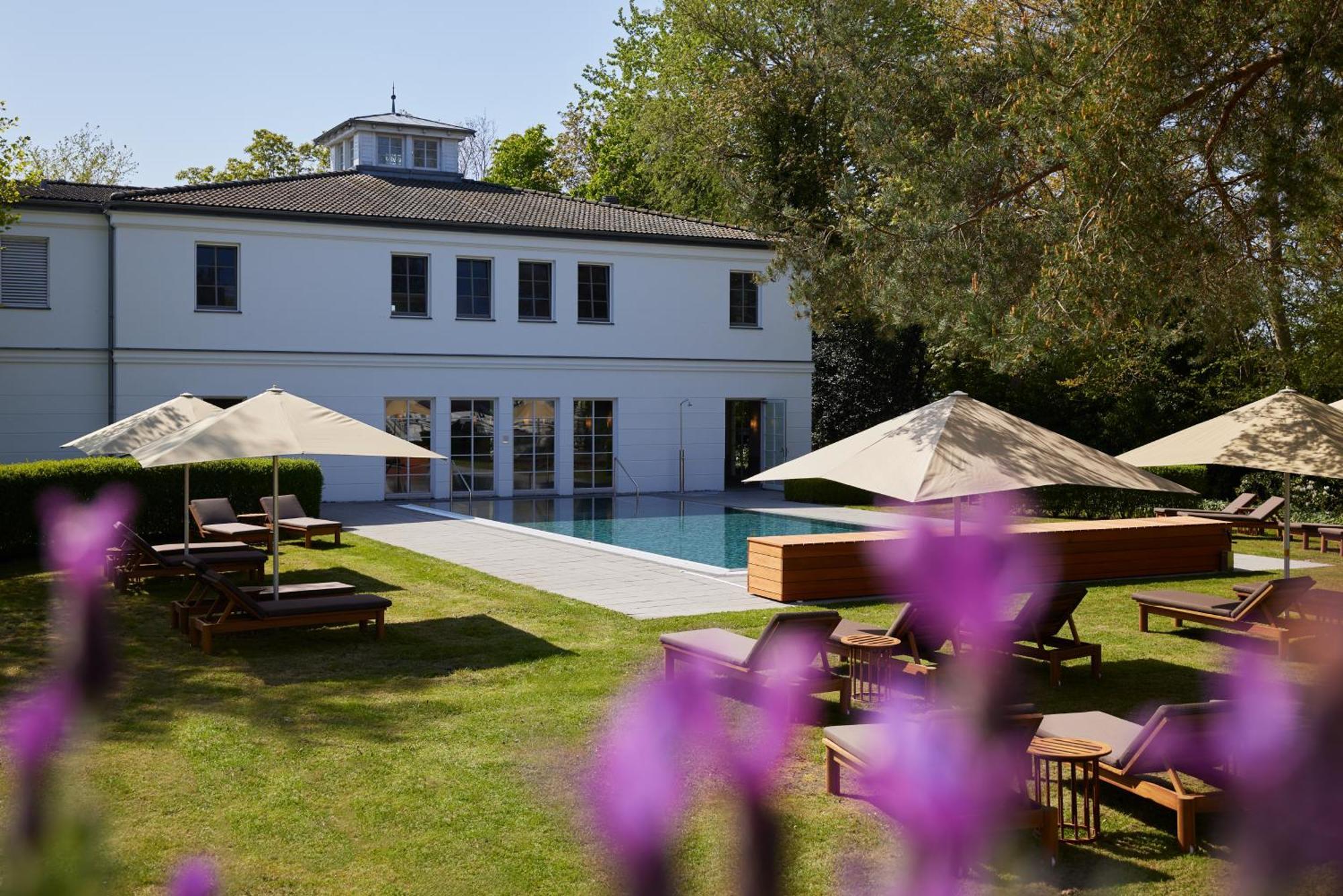 Strandhotel Zingst Eksteriør bilde The Manor at The Grove